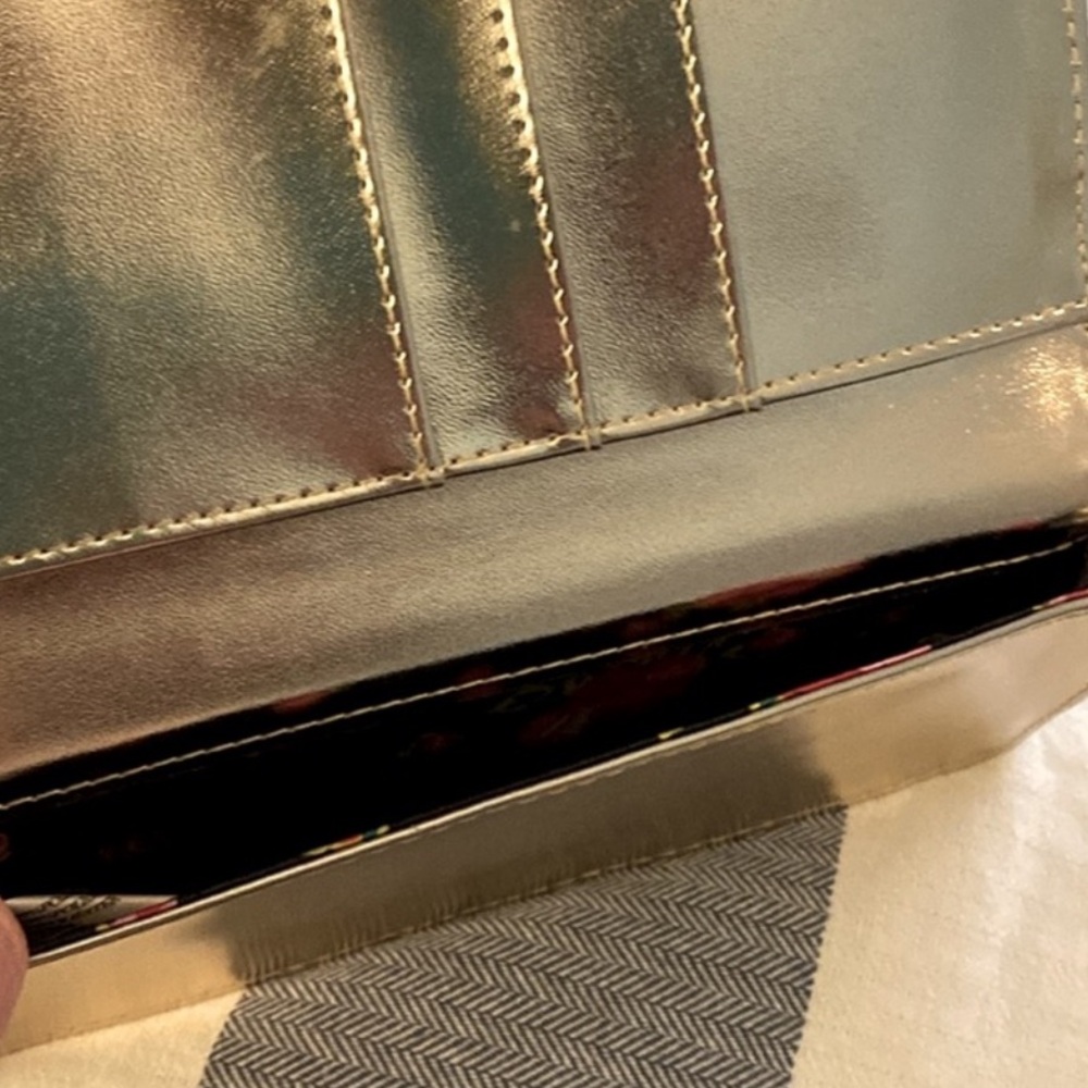 3 for 10.00!!
Betsy Johnson New York, NY Light beige/Metallic Wallet NWT - Picture 5 of 7
